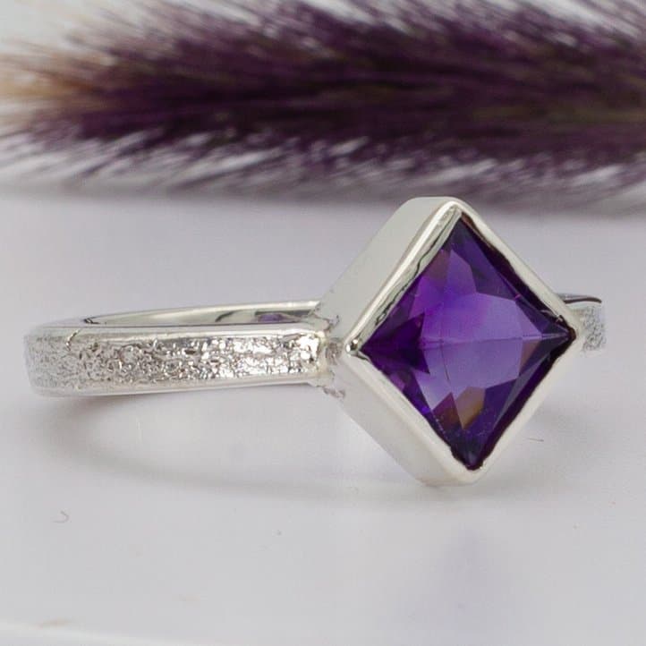 Anillo Ale con Amatista princesa