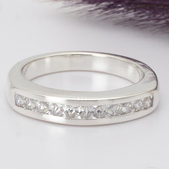 Anillo Channel Set Princess