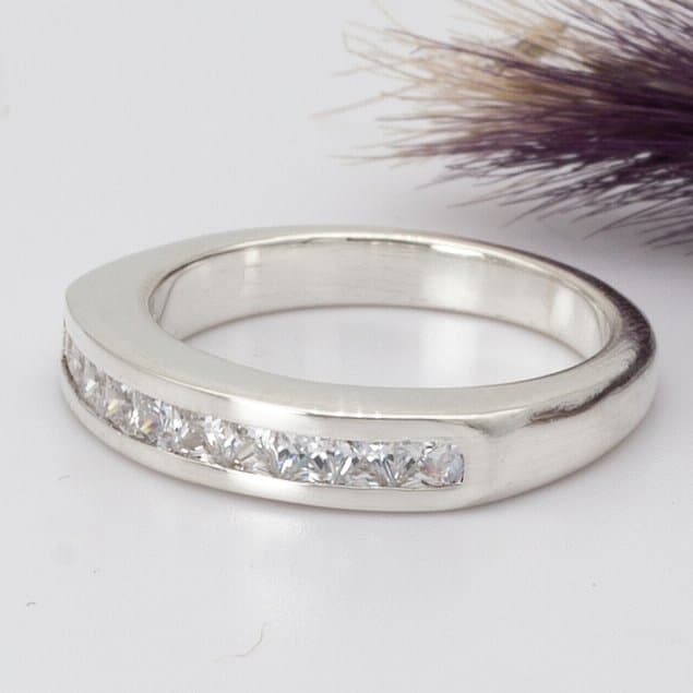 Anillo Channel Set Princess