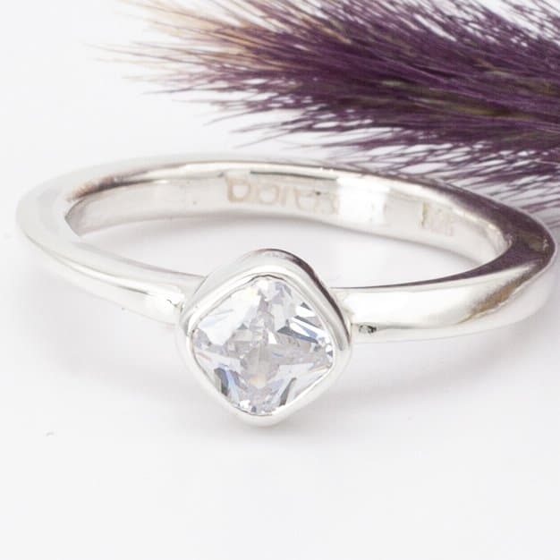 Anillo Möbius con circonia