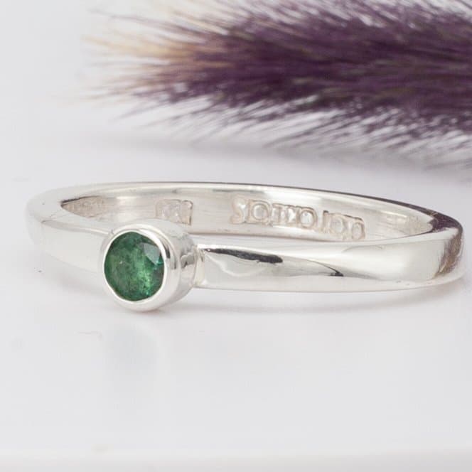 Anillo Möbius con esmeralda